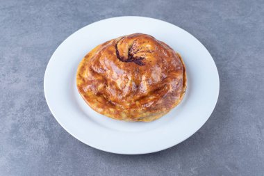 Ev yapımı turta, mermer arka planda. Yüksek kalite fotoğraf