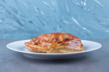 Ev yapımı turta, mermer arka planda. Yüksek kalite fotoğraf