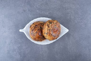 Ekşi gogal tahtada, mermer arka planda. Yüksek kalite fotoğraf