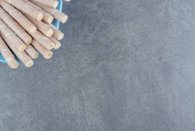 Lezzetli gofretler mavi kasede. Yüksek kalite fotoğraf