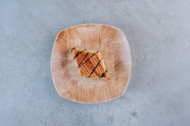 Tabağa çikolata konmuş ev yapımı lezzetli hamur işleri. Yüksek kalite fotoğraf