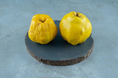 Her şey mermer zeminde, tahtanın üzerinde. Yüksek kalite fotoğraf