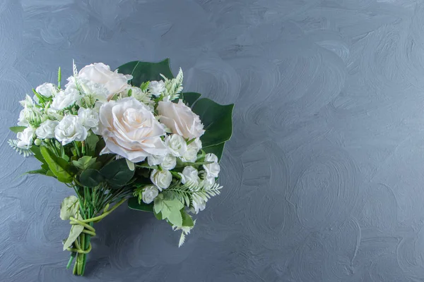 Beyaz arka planda bir buket beyaz çiçek. Yüksek kalite fotoğraf