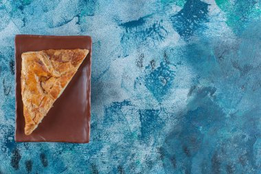 Baharatlı pastada kıyma, mermer arka planda. Yüksek kalite fotoğraf