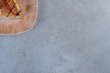 Tabağa çikolata konmuş ev yapımı lezzetli hamur işleri. Yüksek kalite fotoğraf