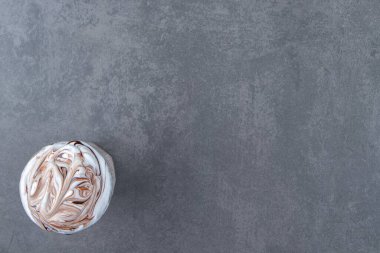 Çikolata soslu milkshake 'in en güzel manzarası. Yüksek kalite fotoğraf