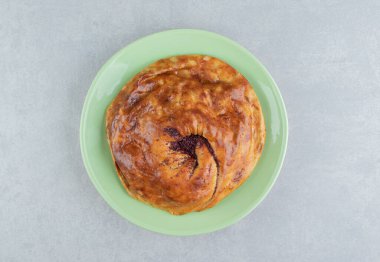 Yeşil tabakta taze gogal. Yüksek kalite fotoğraf