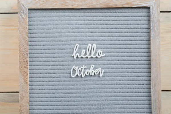 Ciao ottobre poster su sfondo marrone — Foto Stock