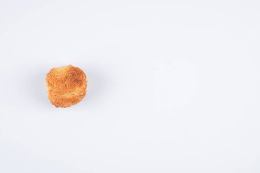 Beyaz arka planda nefis ev yapımı çıtır kurabiyeler. Yüksek kalite fotoğraf