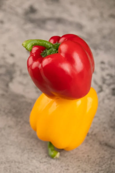 Sárga Piros Paprika Elhelyezett Háttér Kiváló Minőségű Fénykép — Stock Fotó