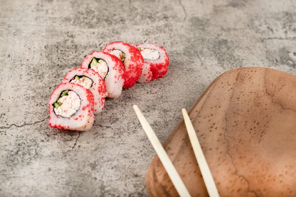 Filadélfia Rolo Com Salmão Fresco Pepino Queijo Creme Foto Alta — Fotografia de Stock