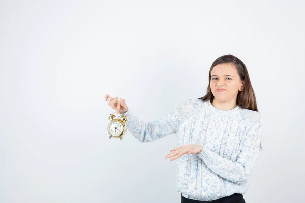 Retrato Adolescente Suéter Con Reloj Despertador Foto Alta Calidad —  Fotos de Stock