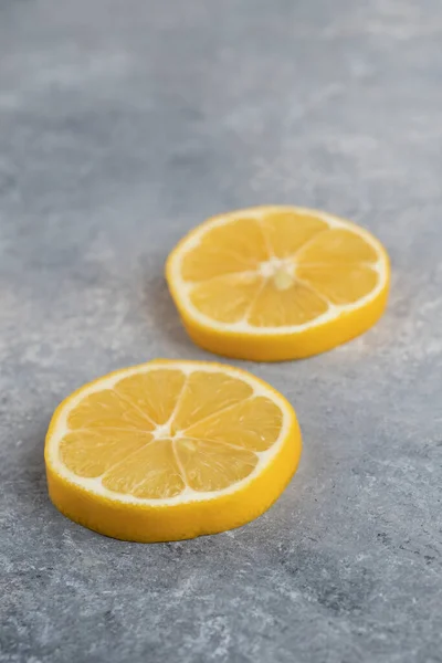 Leccato Succoso Limoni Maturi Collocati Fondo Marmo Foto Alta Qualità — Foto Stock