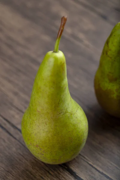 Two Ripe Delicious Green Pears Wooden Background High Quality Photo — Stock Photo, Image