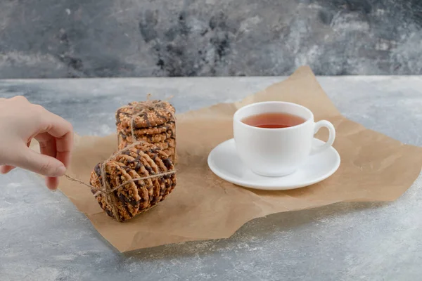 Female Hand Tying Stack Biscuits Marble Background High Quality Photo — Stock Photo, Image