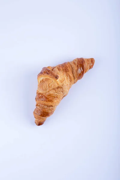 Delicioso Croissant Fresco Para Desayuno Aislado Sobre Fondo Blanco Foto — Foto de Stock