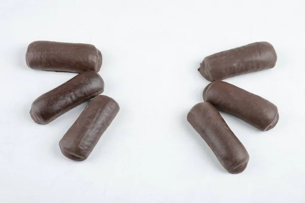 Rouleaux Crème Chocolat Avec Crème Lait Isolée Sur Fond Blanc — Photo