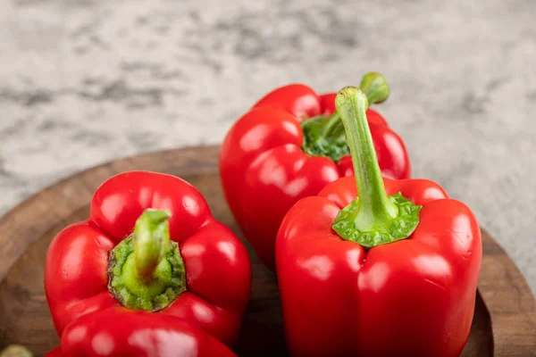 Wooden Plate Ripe Red Bell Peppers Healthy Eating Stone Surface — Stok fotoğraf