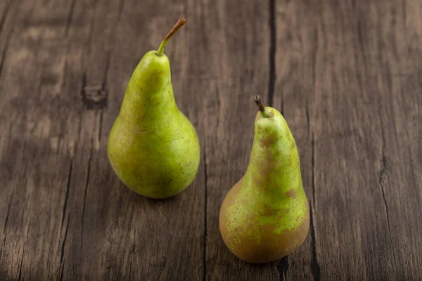 Two Ripe Delicious Green Pears Wooden Background High Quality Photo — Stock Photo, Image