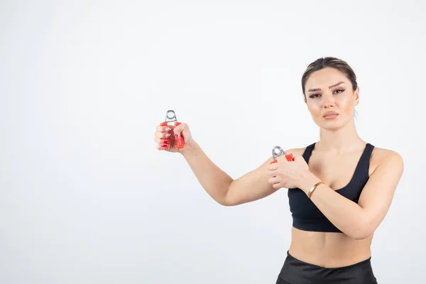 Retrato Bela Mulher Esportiva Com Expansor Mão Foto Alta Qualidade — Fotografia de Stock