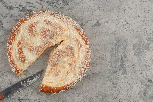 Вкусный Сладкий Яблочный Пирог Помещен Мраморной Поверхности Высокое Качество Фото — стоковое фото