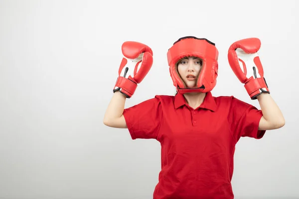 Retrato Mujer Joven Uniforme Rojo Con Guantes Boxeo Sombrero Foto — Foto de Stock