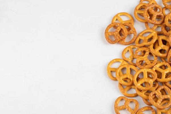 Galleta Pretzels Seca Salada Colocada Sobre Fondo Blanco Foto Alta —  Fotos de Stock