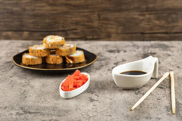 Black Plate Hot Sushi Rolls Pickled Ginger Soy Sauce Stone — Stock Photo, Image