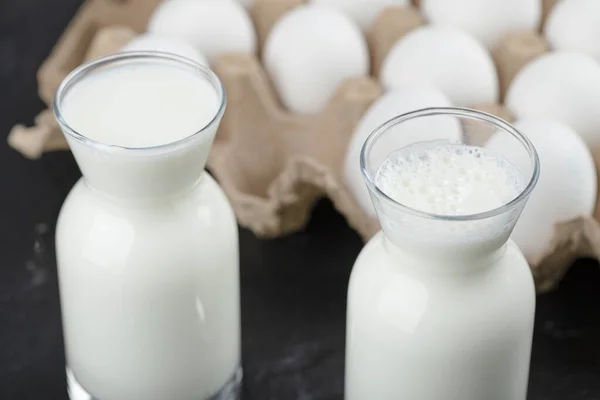 Foto Cerca Leche Orgánica Con Huevos Foto Alta Calidad —  Fotos de Stock