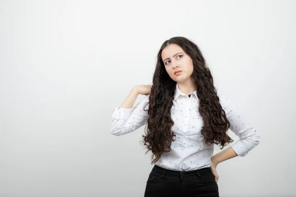 Ritratto Bella Donna Piedi Con Spalla Mano Foto Alta Qualità — Foto Stock