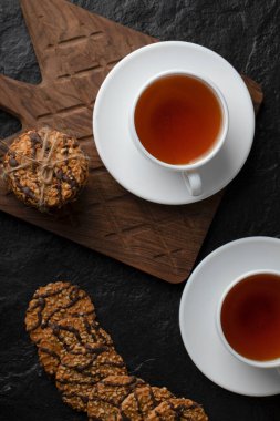 Susamlı kurabiyeli bir fincan çay. Yüksek kalite fotoğraf