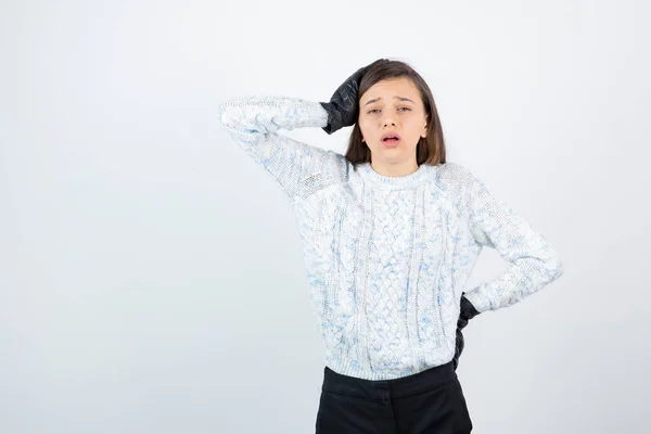 Retrato Menina Bonita Luvas Pretas Sentindo Cansado Foto Alta Qualidade — Fotografia de Stock