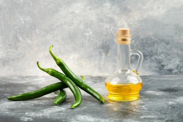 Green Chili Peppers Glass Bottle Oil Placed Marble Background High — Stock Photo, Image