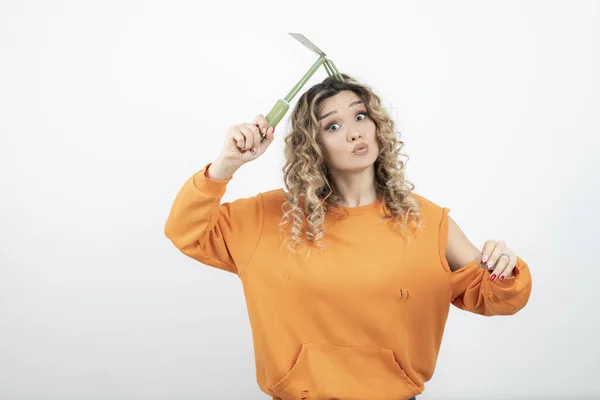 Portrait Young Woman Wavy Hair Holding Garden Tools High Quality — Stock Photo, Image
