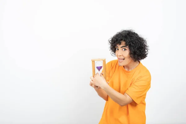 Mujer Joven Con Clepsidras Posando Sobre Fondo Blanco —  Fotos de Stock