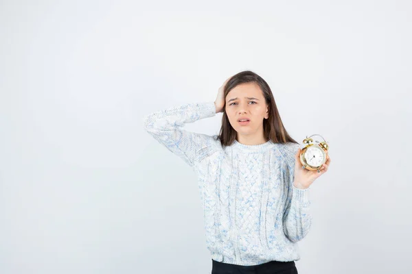 Retrato Adolescente Suéter Con Reloj Despertador Foto Alta Calidad —  Fotos de Stock