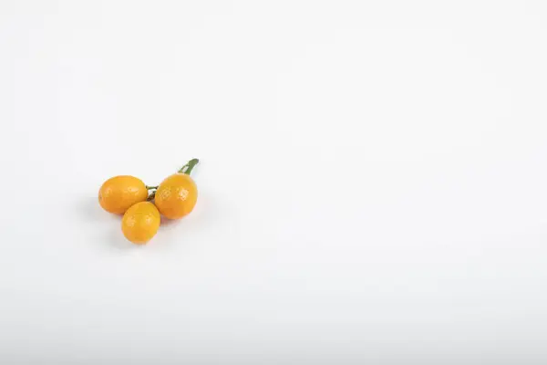 Mogna Färska Kumquat Frukter Isolerad Vit Bakgrund Högkvalitativt Foto — Stockfoto