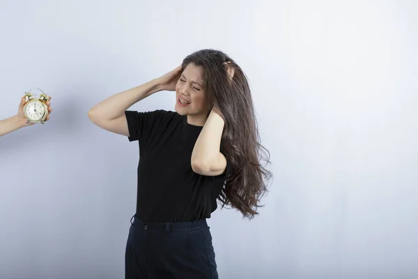 Alguien Mostrando Tarde Hora Chica Que Llega Tarde Trabajo Foto —  Fotos de Stock