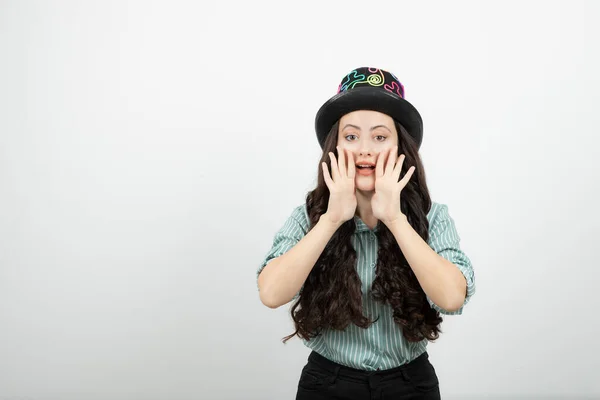 Giovane Donna Dai Capelli Lunghi Cappello Mago Che Tiene Mano — Foto Stock