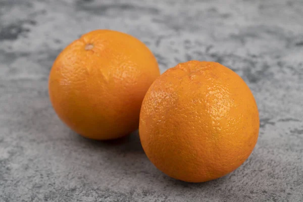 Dos Naranjas Frescas Saludables Aisladas Sobre Fondo Piedra Foto Alta — Foto de Stock