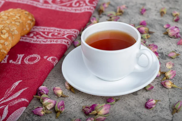 Lekkere Havermoutkoekjes Met Zaden Kopje Thee Stenen Ondergrond Hoge Kwaliteit — Stockfoto