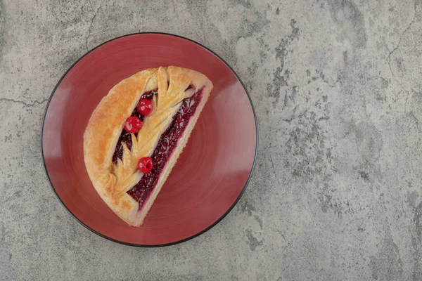 Snijd Zoete Cheesecake Met Lekkere Bessen Rood Bord Hoge Kwaliteit — Stockfoto