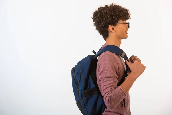 Cabello Rizado Niño Gafas Ópticas Sosteniendo Mochila Seguir Adelante Foto —  Fotos de Stock