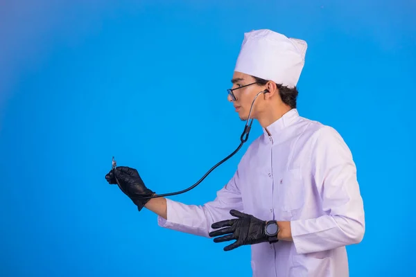 stock image Doctor in white medical uniform testing the patient with stethoscope . High quality photo