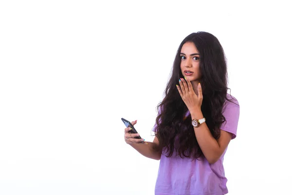 Rapariga Tomando Selfie Fazendo Uma Chamada Vídeo Fica Surpreso Fundo — Fotografia de Stock