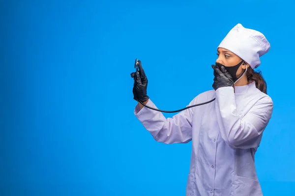 Isolated Nurse Checks Patient Stethoscope Hand Face Mask While Covering — Stock Photo, Image