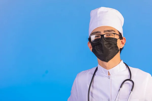 Dottore Uniforme Medica Bianca Con Stetoscopio Maschera Facciale Foto Alta — Foto Stock