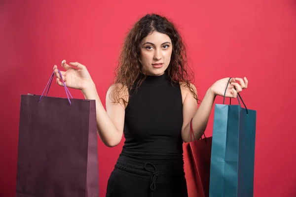 Woman Showing Her New Buying Clothes Red Background High Quality — Stock Photo, Image