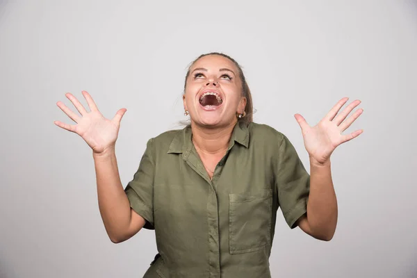 Young Woman Green Jacket Screaming Happiness High Quality Photo — Stock Photo, Image