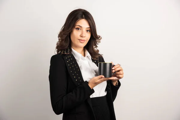 Businesswoman Standing Cup Tea White Background High Quality Photo — Stock Photo, Image